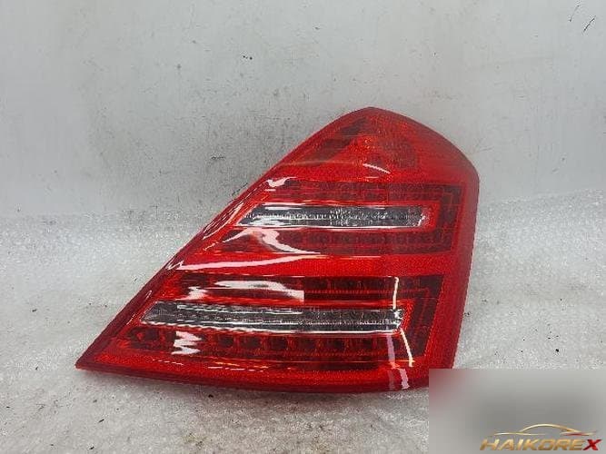 Mercedes-Benz S-Class 2006 — комбинированный фонарь задний правый