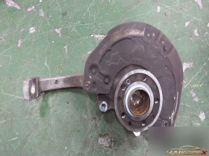Поворотный кулак передний правый Mercedes-Benz C-Class A2053322200