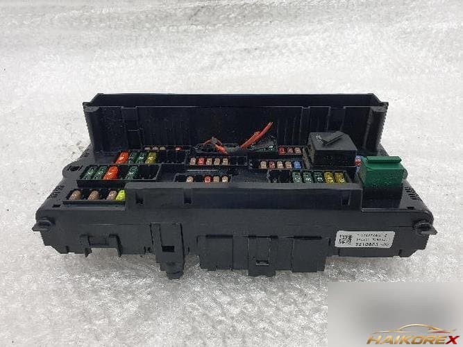 Блок предохранителей салонный 9210863-02