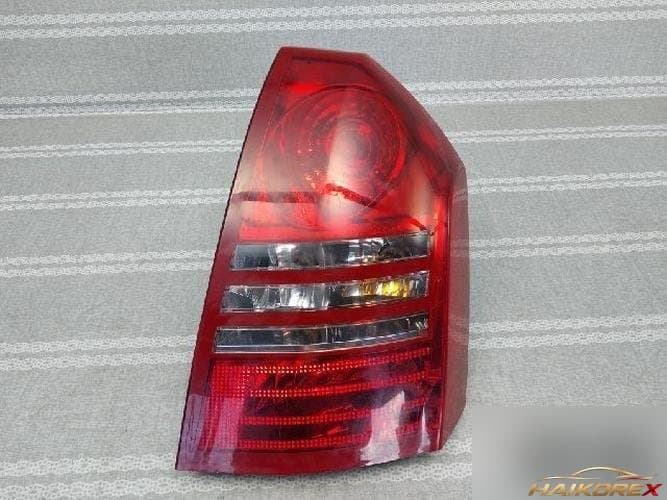 Chrysler 300 2007 — комбинированный фонарь задний правый (пассажирский)