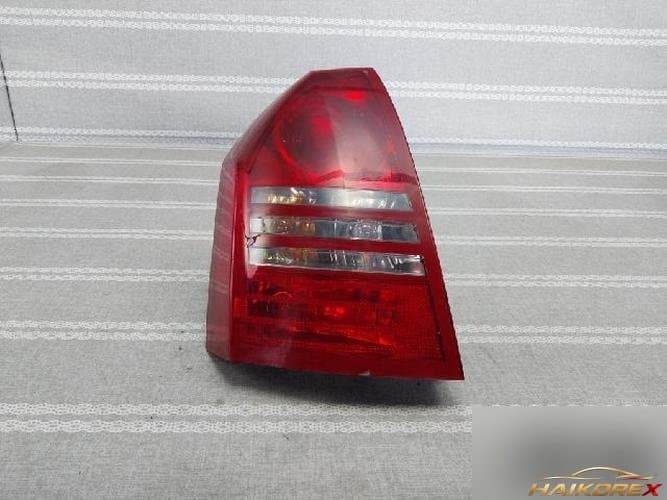 Chrysler 300 2007 — комбинированный фонарь задний левый (водительский)