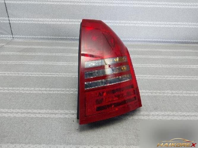 Chrysler 300 2006 — комбинированный фонарь задний правый