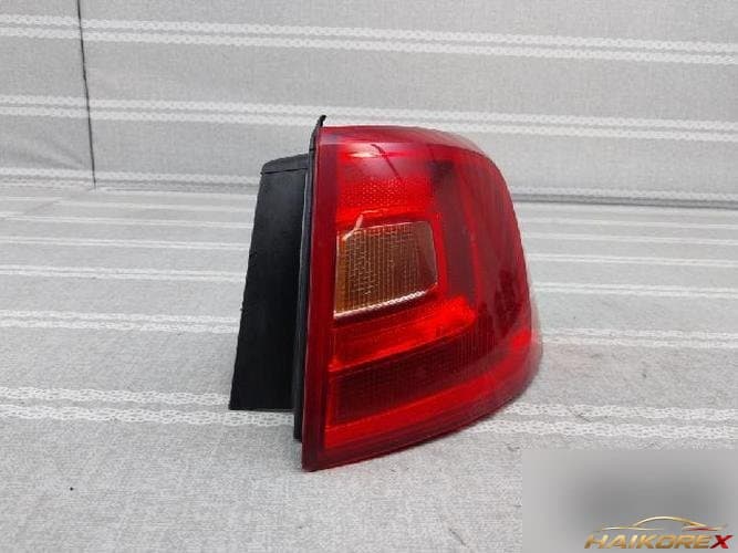 Volkswagen Jetta 2012 — комбинированный фонарь (задний) правый