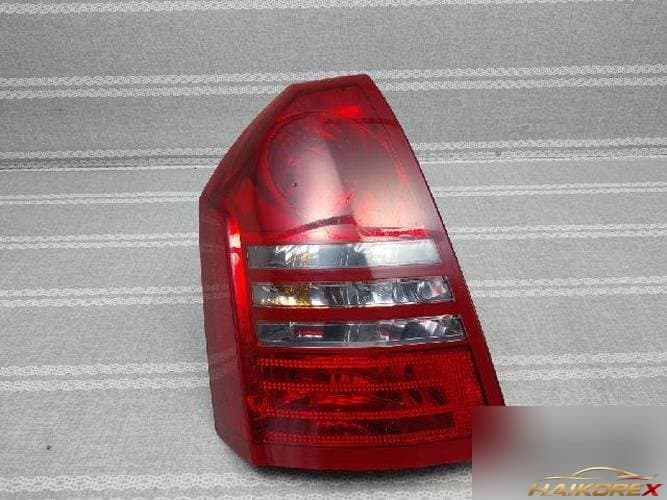 Chrysler 300 2006 — фонарь задний левый (комбинированный)