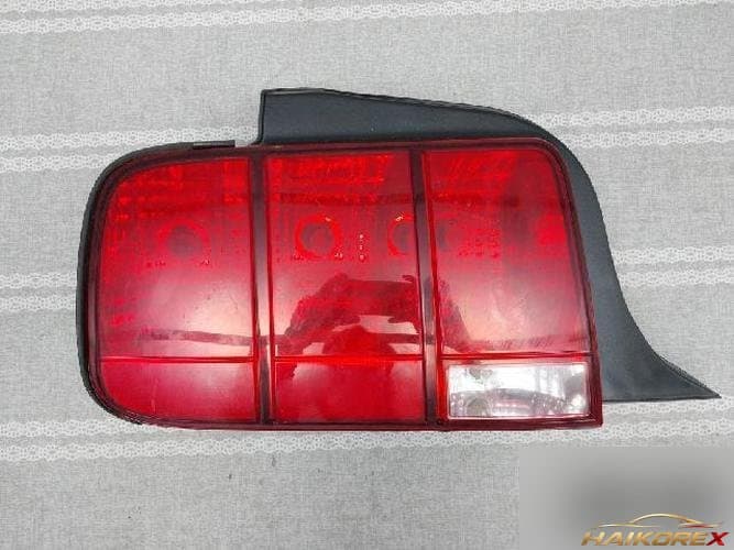 Ford Mustang 2007 — задний комбинированный фонарь левый (водительская сторона)