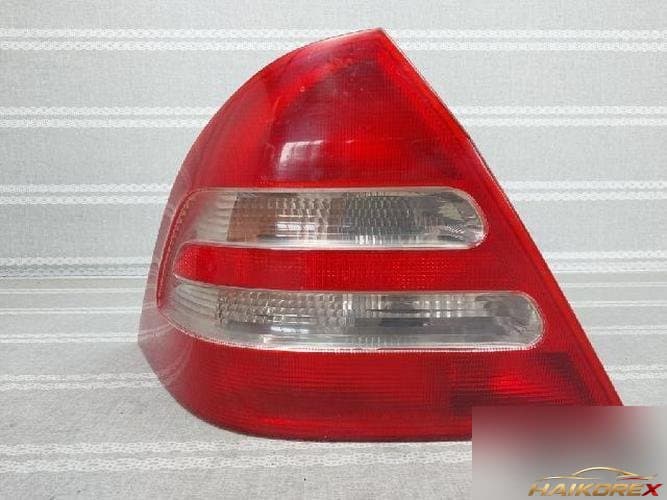 Mercedes-Benz C-класс 2005 — комбинированный задний фонарь левый (сторона водителя)