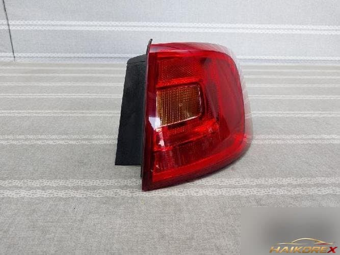Volkswagen Jetta 2014 — фонарь комбинированный задний правый (пассажирский)