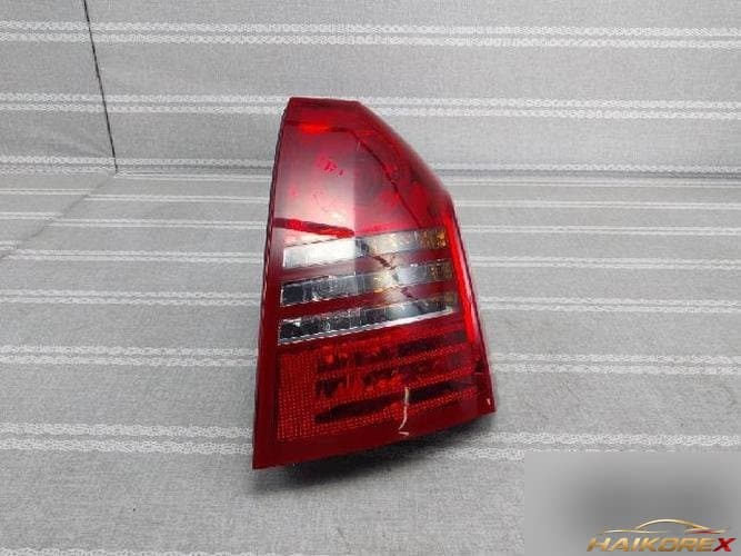 Chrysler 300 2007 — фонарь задний в сборе правый (комбинированный)