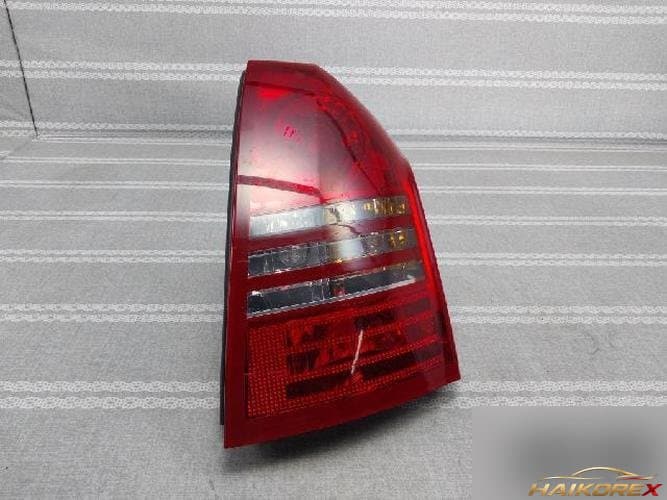 Chrysler 300 2006 — задний фонарь правый (комбинированный)