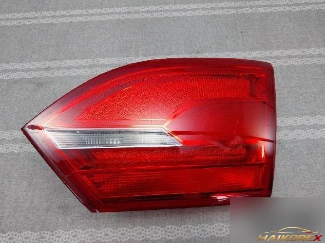 Volkswagen Jetta 2012 — подсветка багажника белая 1