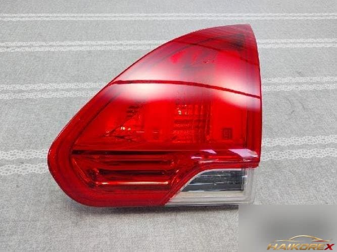 Peugeot 2008 2015 — задняя крышка багажника (белый)