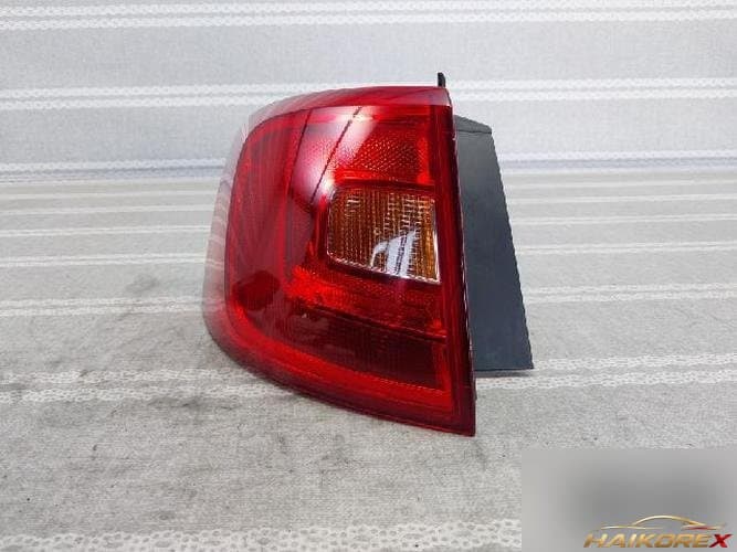 Volkswagen Jetta 2012 — фонарь задний левый (лампочки)