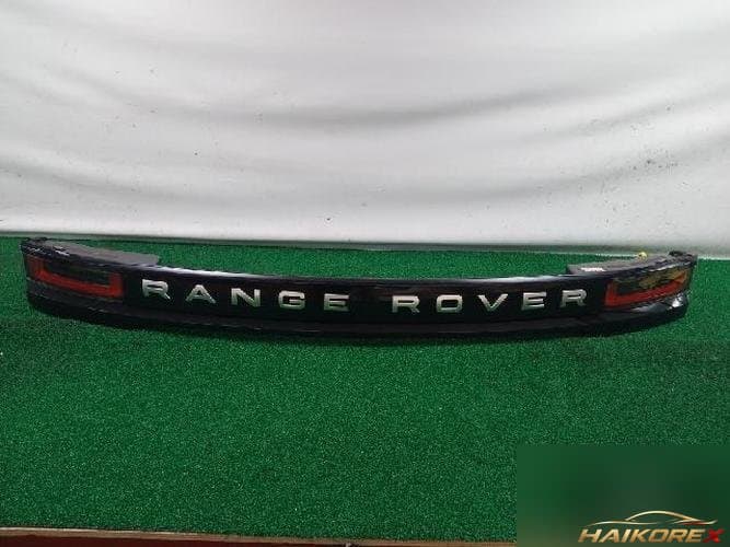 Land Rover Range Rover Velar 2018 — накладка крышки багажника (с фонарём) J8A2-13192-AE 1