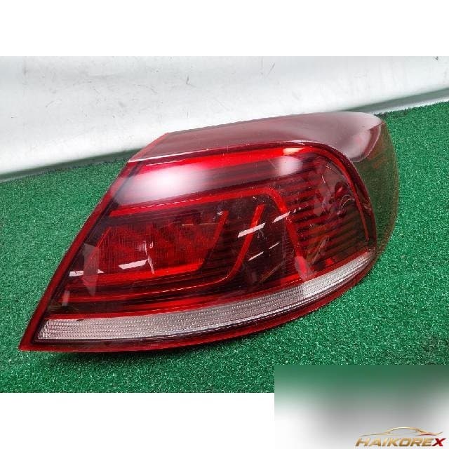 Volkswagen Passat CC 2.0L 2012 — комбинированный фонарь задний правый
