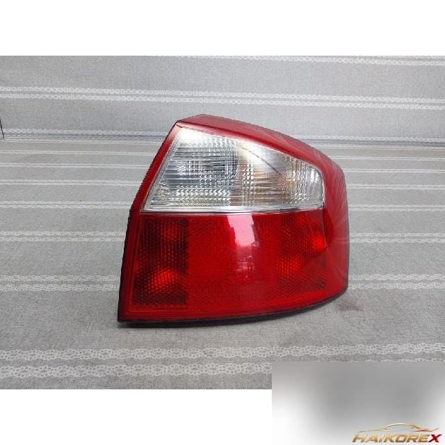 Audi A4 2004 — комбинированный фонарь (задний) правый