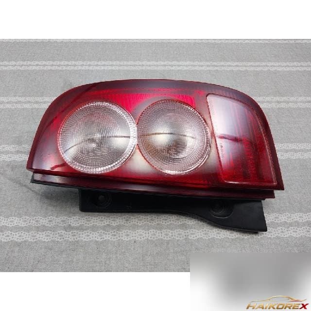 Nissan Sedan 2003 — комбинированный фонарь задний правый