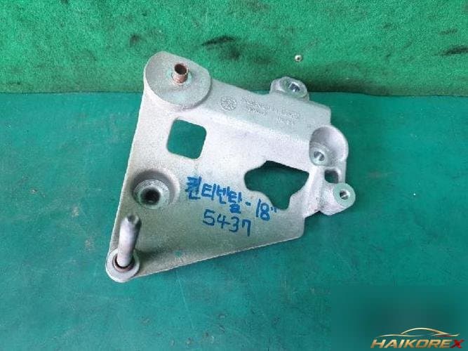 Ford Continuental 2018 — кронштейн компрессора кондиционера F2GE-8D611-BA